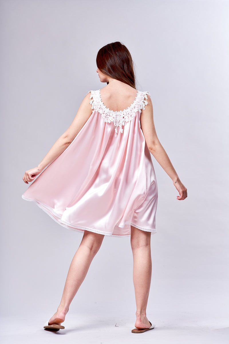 4006 -  Short gown with Venice lace