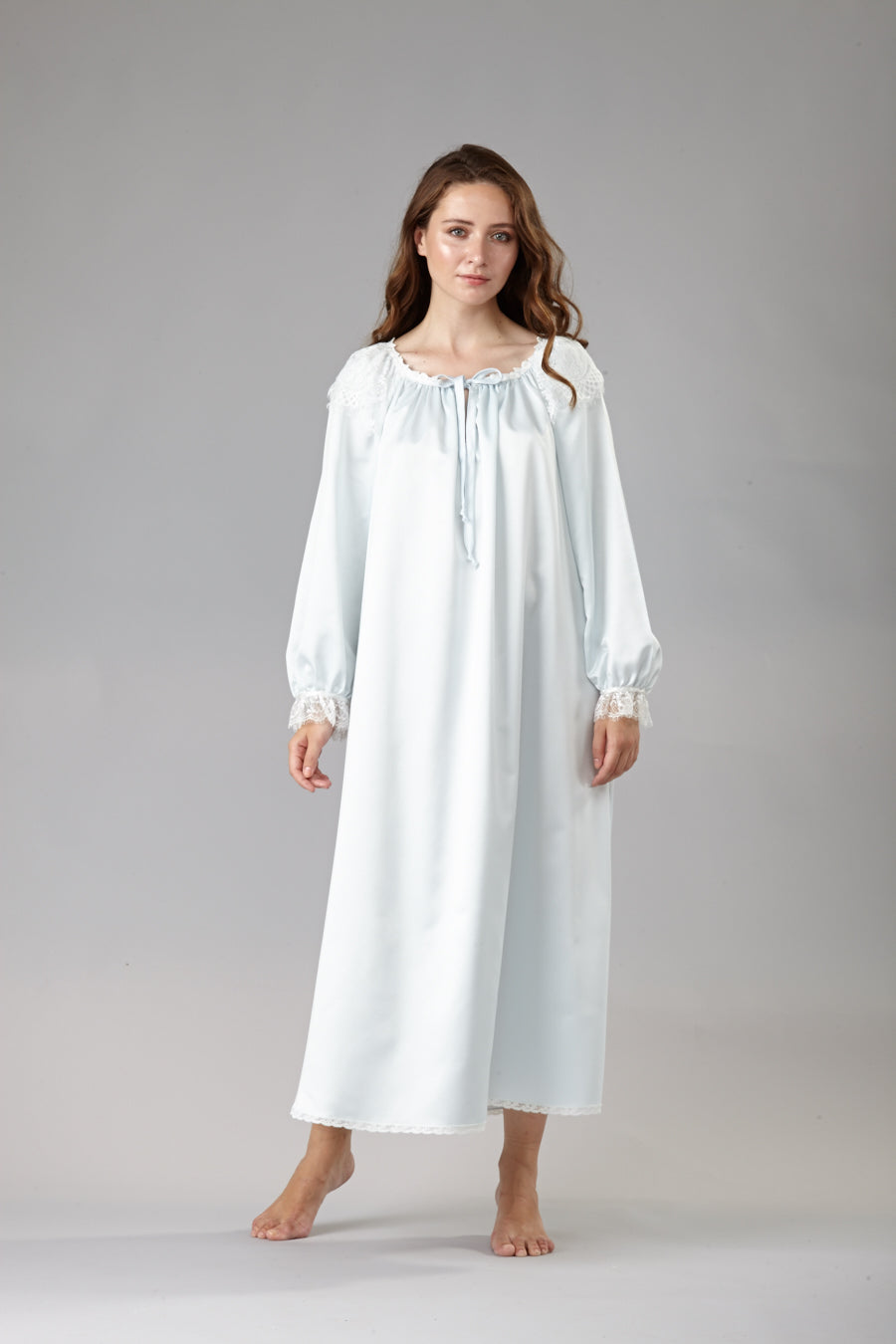 8008 - Cozy satin Romantic gown