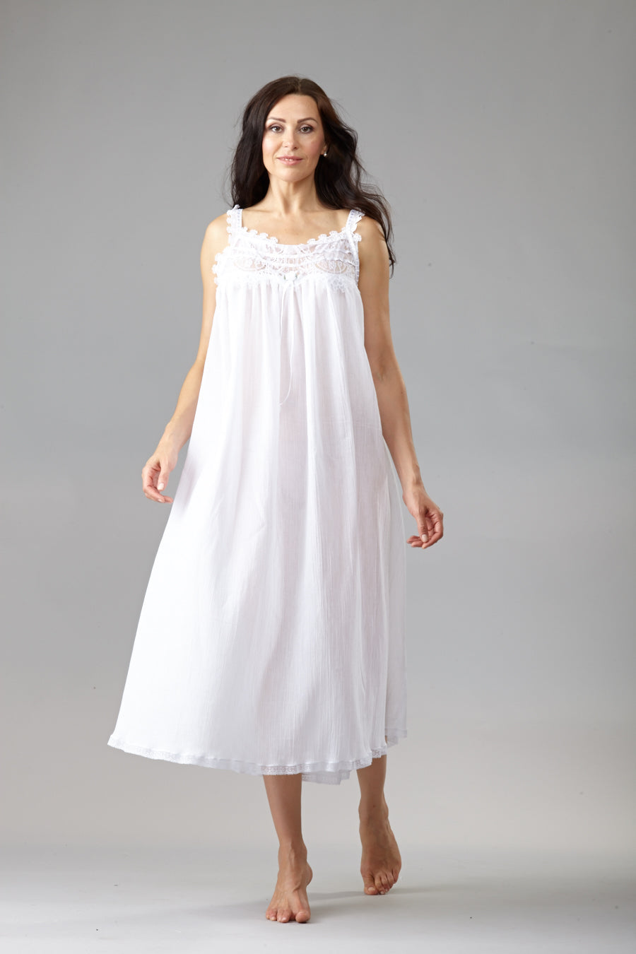 3044 - Long gown with lace yoke