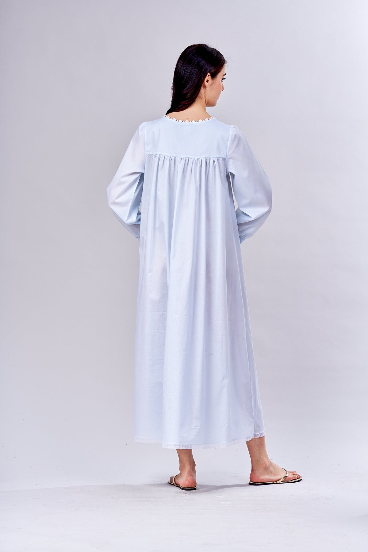 1518 - Long gown w pintucked yoke