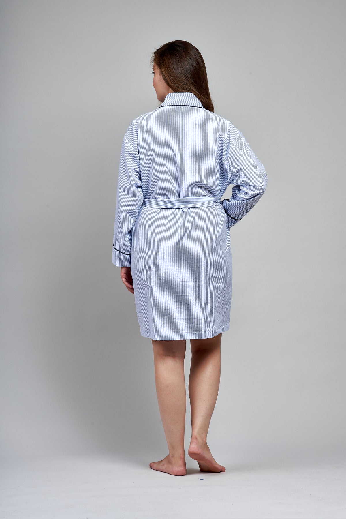 7610-7611 Short robe with shawl collar