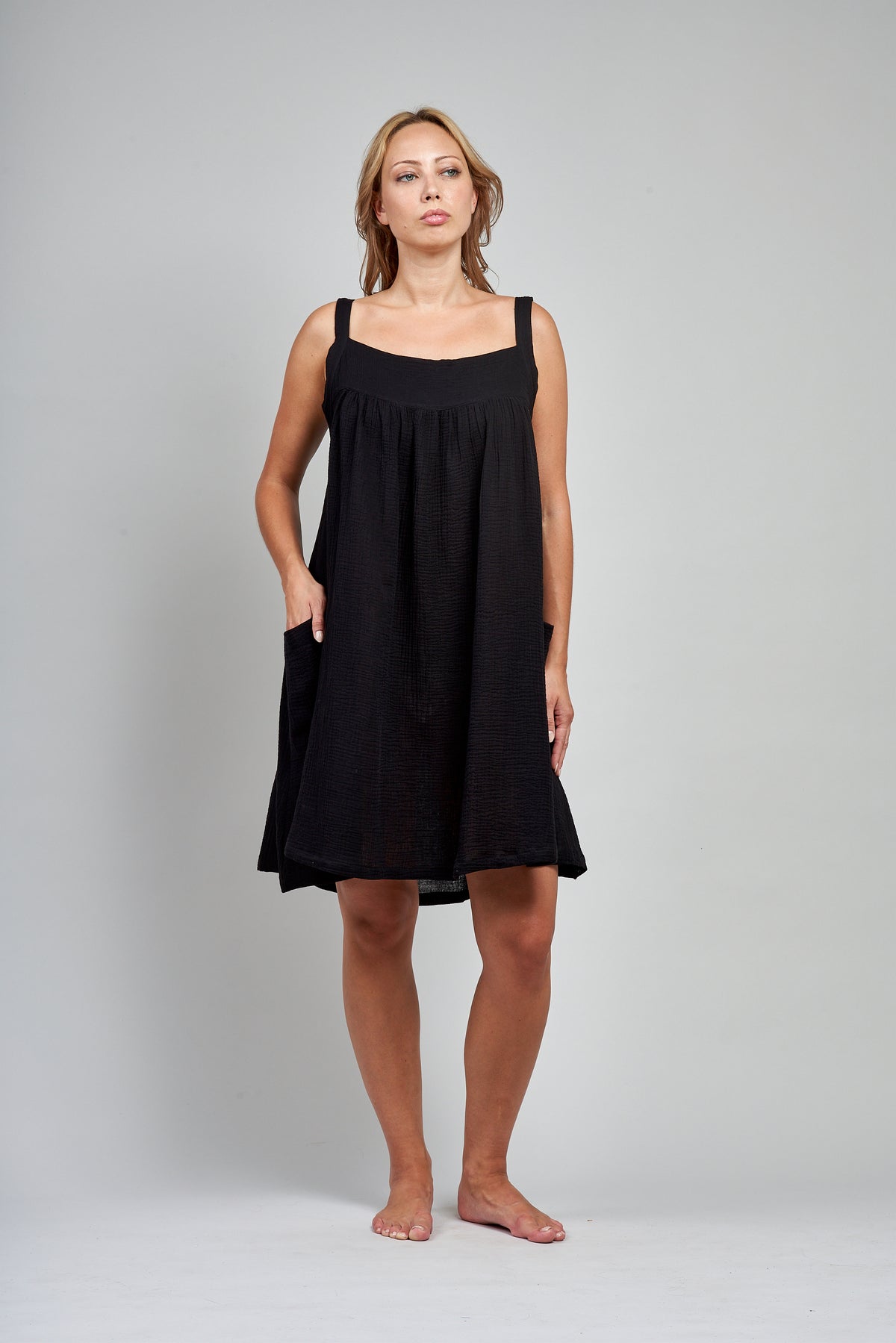 3107 - Short pocket dress