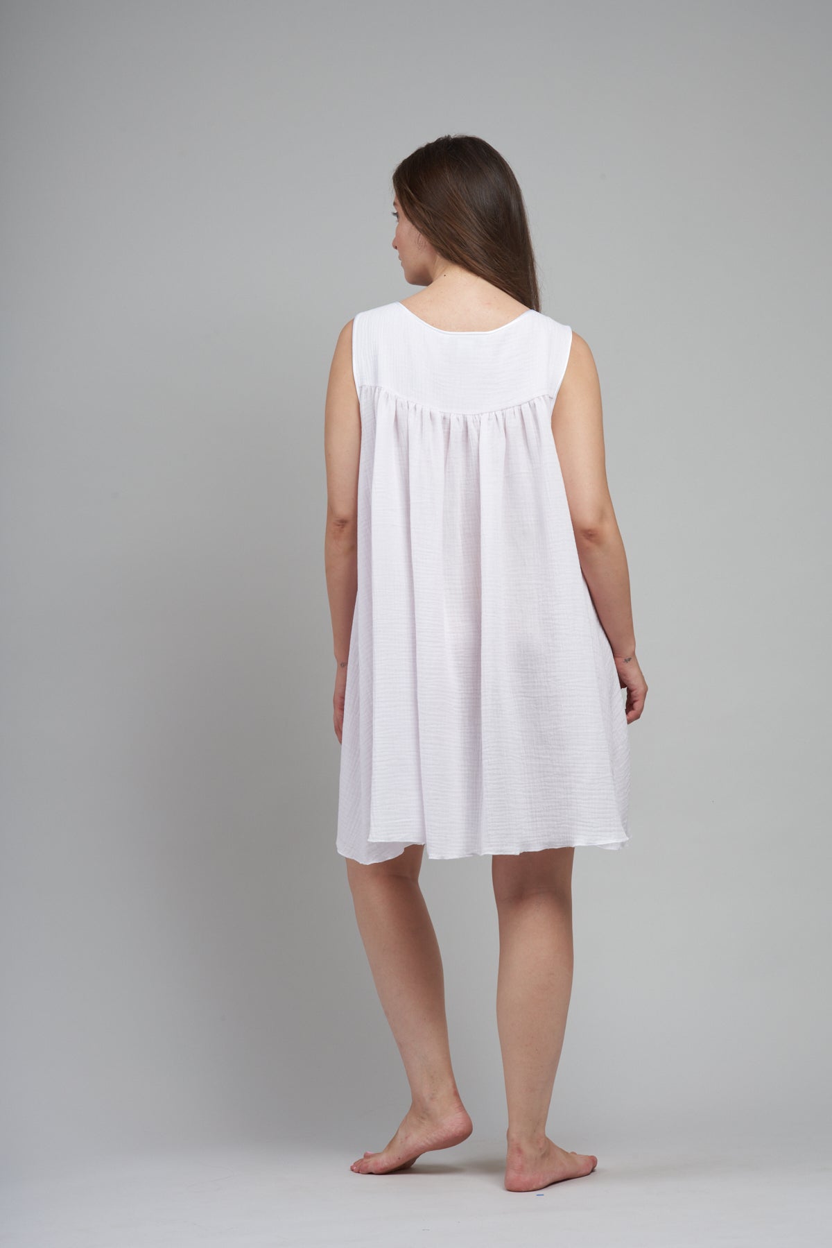 3060 -Short sleeveless gown with yoke