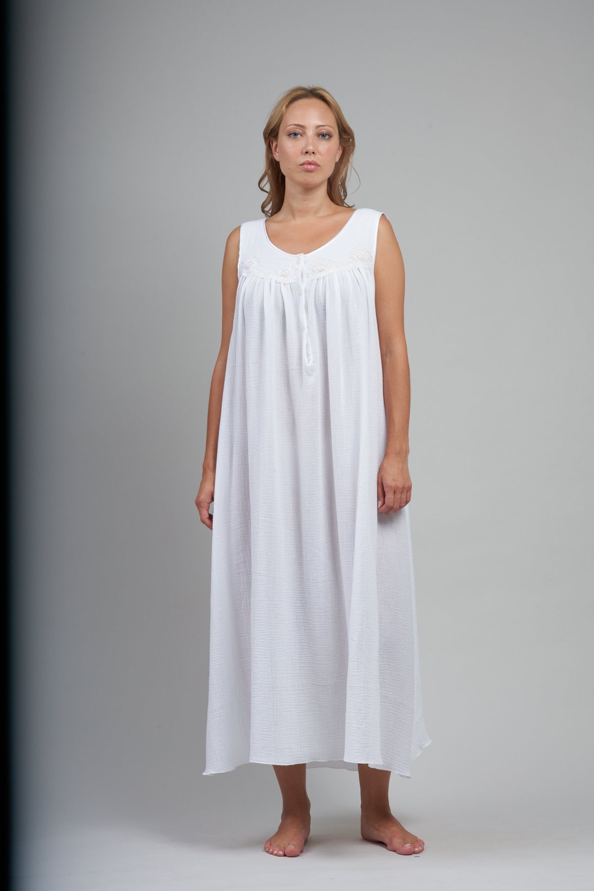 3061 - Long sleeveless gown with yoke