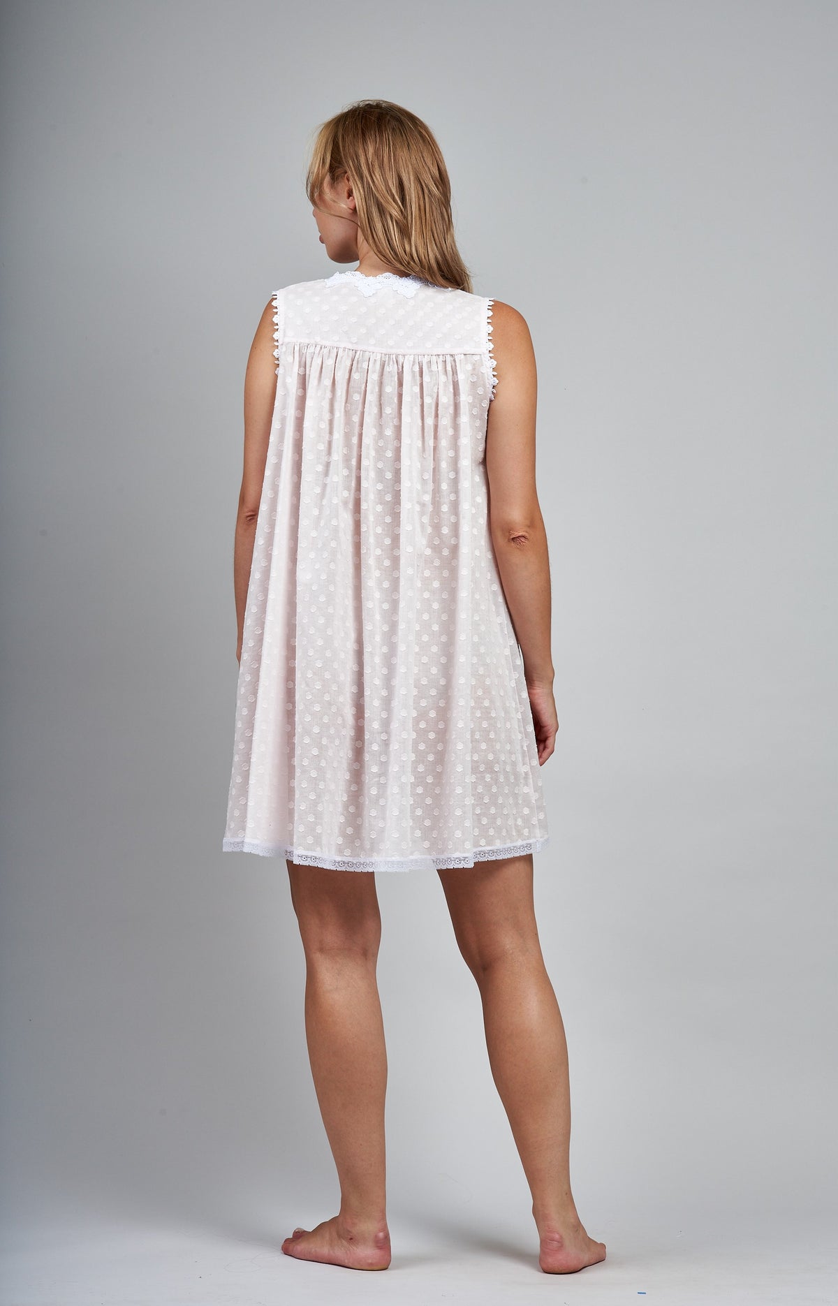 6016 Short gown with fr.openings