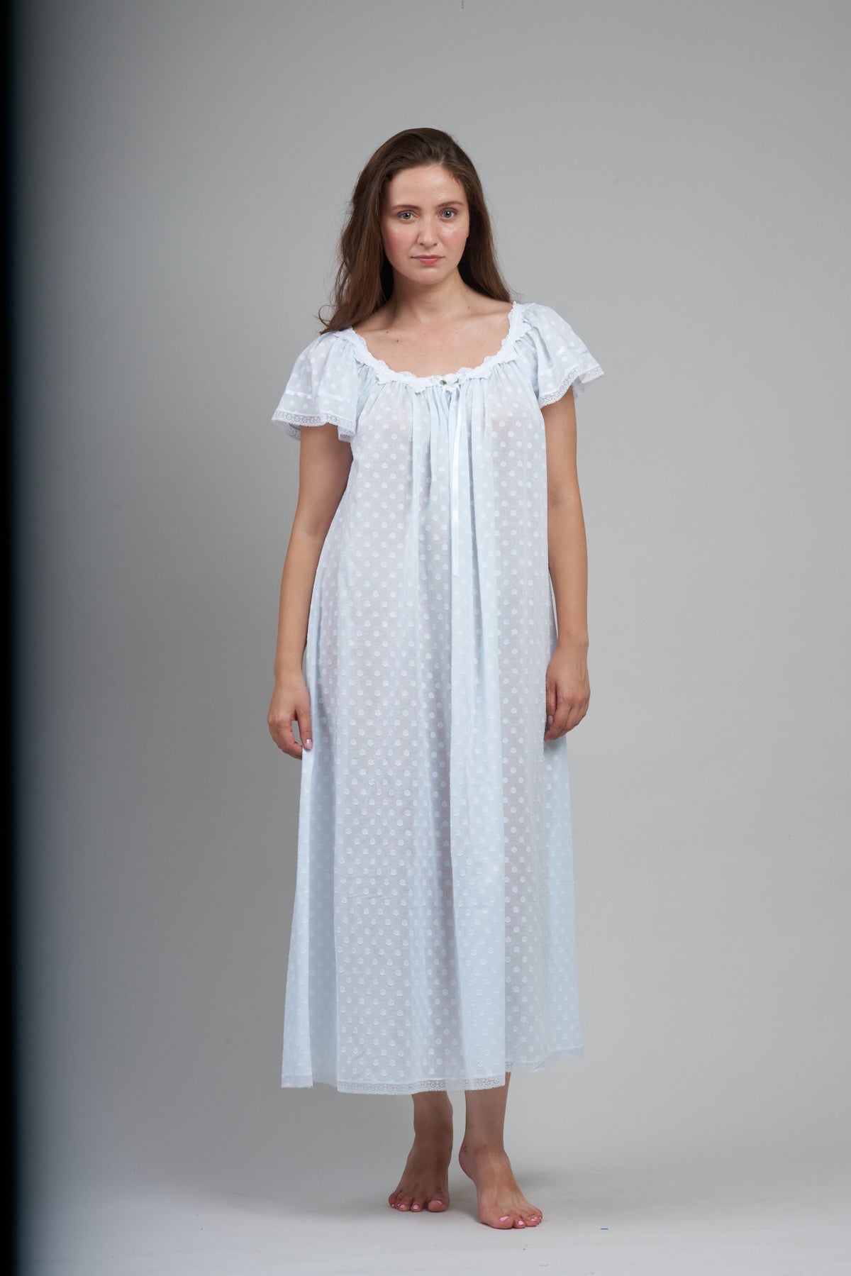 6023 Long gown with round neckline