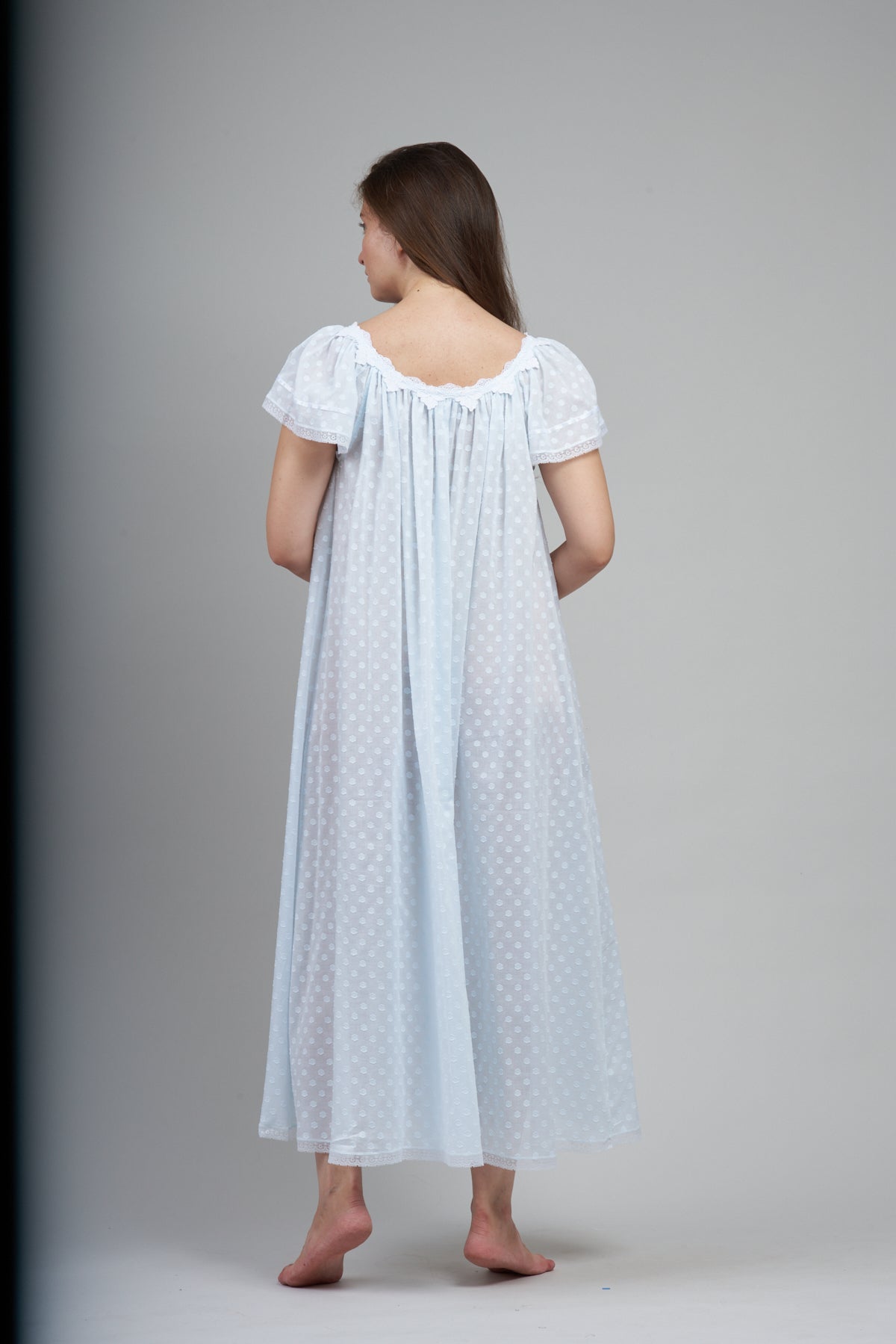 6023 Long gown with round neckline