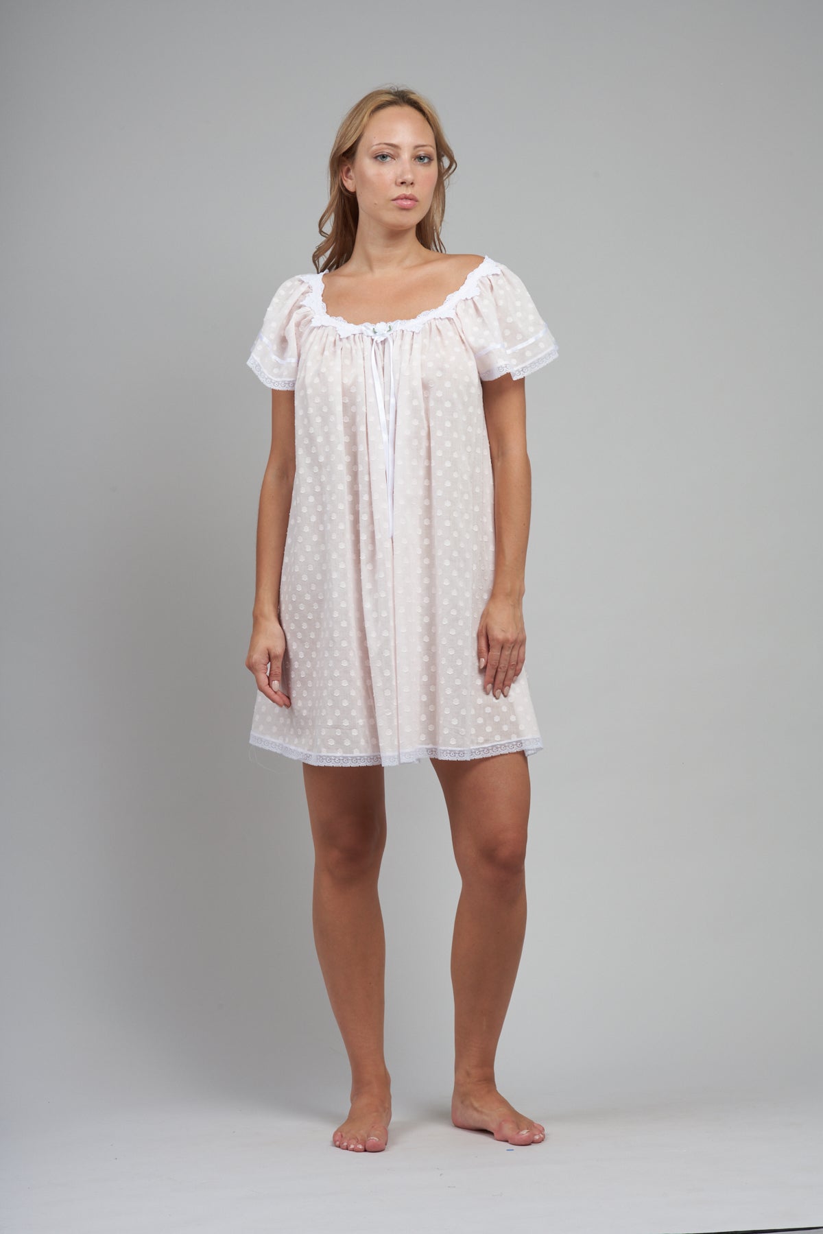 6022 Short gown with round neckline