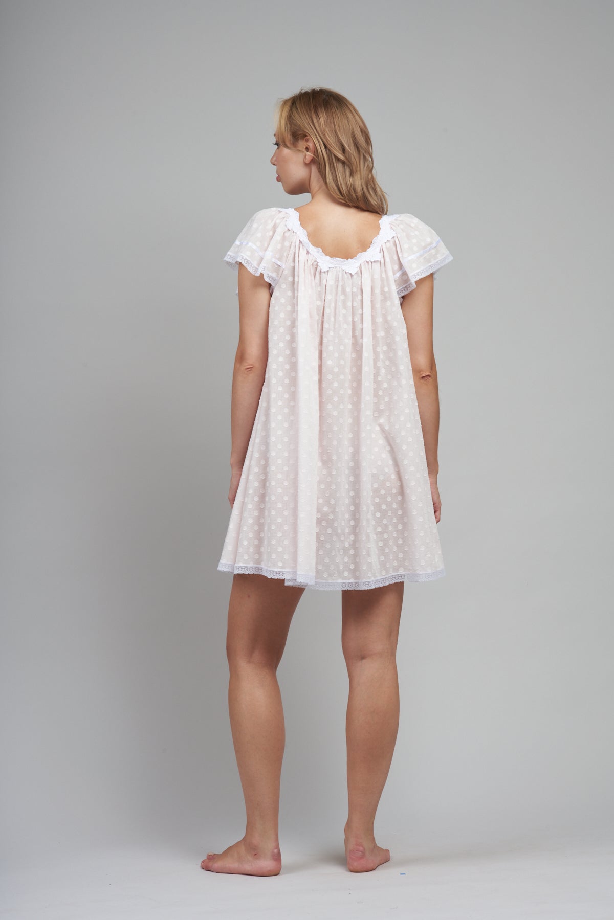 6022 Short gown with round neckline