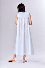 6511 Long gown w yoke