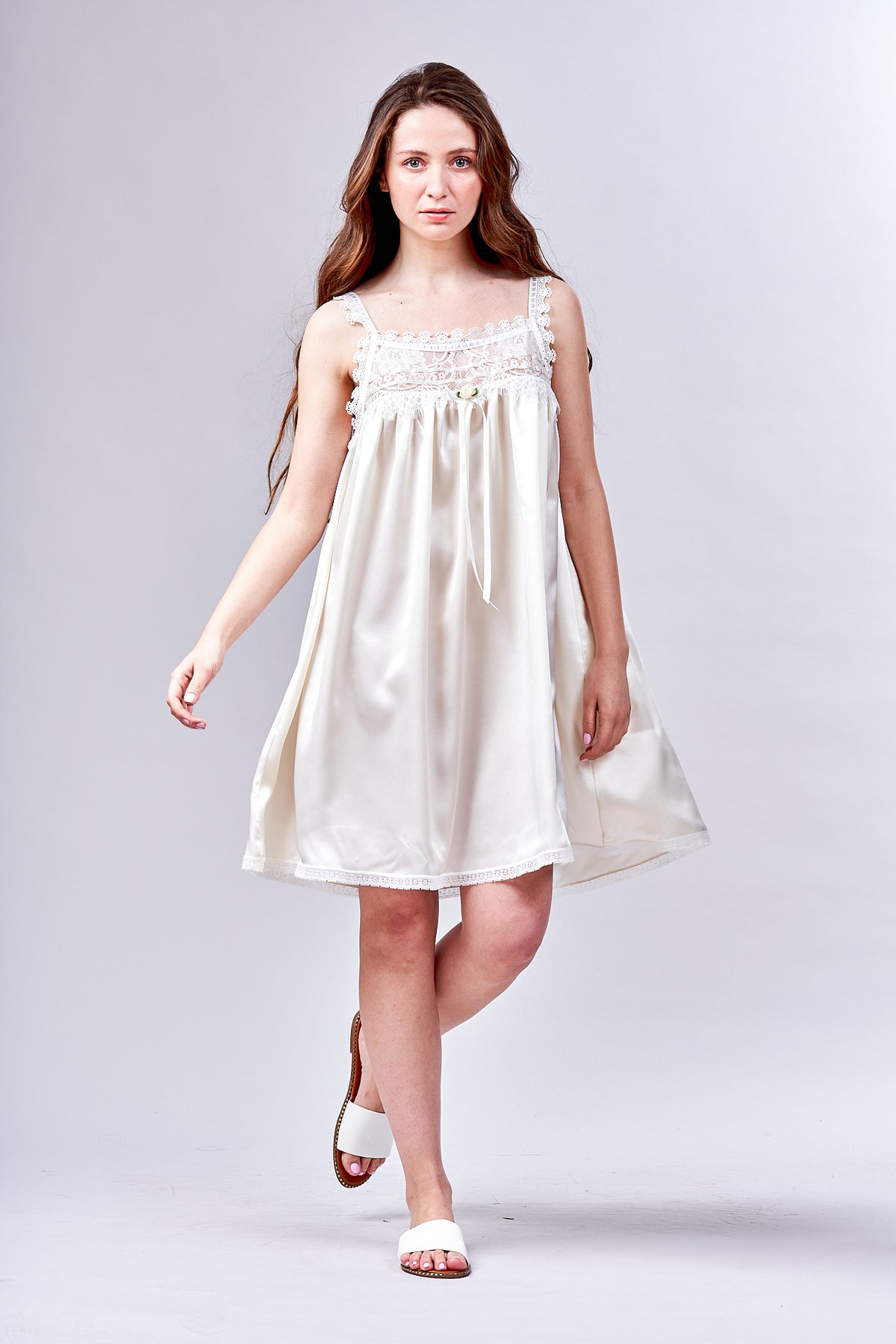 4017 - Short Nightgown with shoulder straps