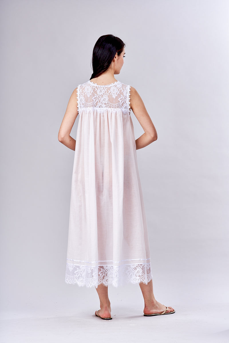 2007- Long sleeveless gown with lace yoke