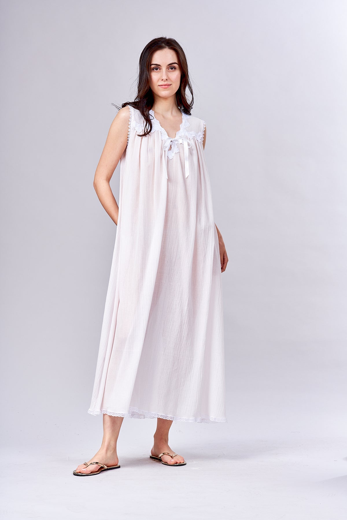 3052 Long sleeveless Nightgown with yokes