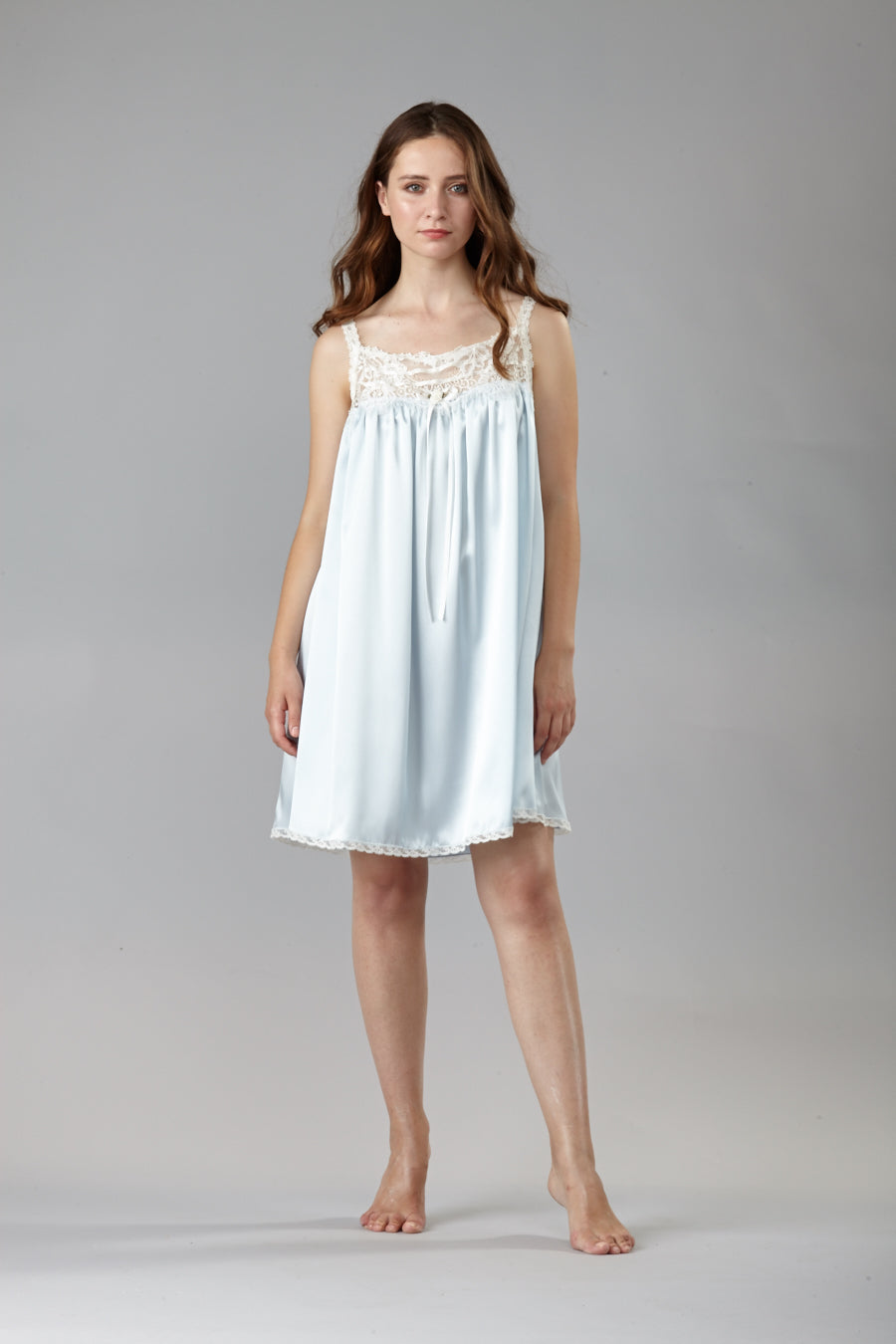 4017 - Short Nightgown with shoulder straps