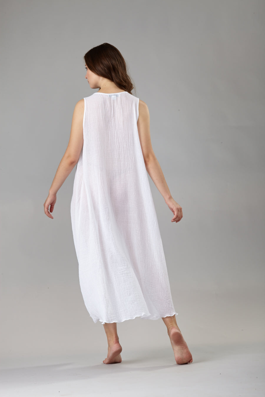 3001 - Long sleeveless gown