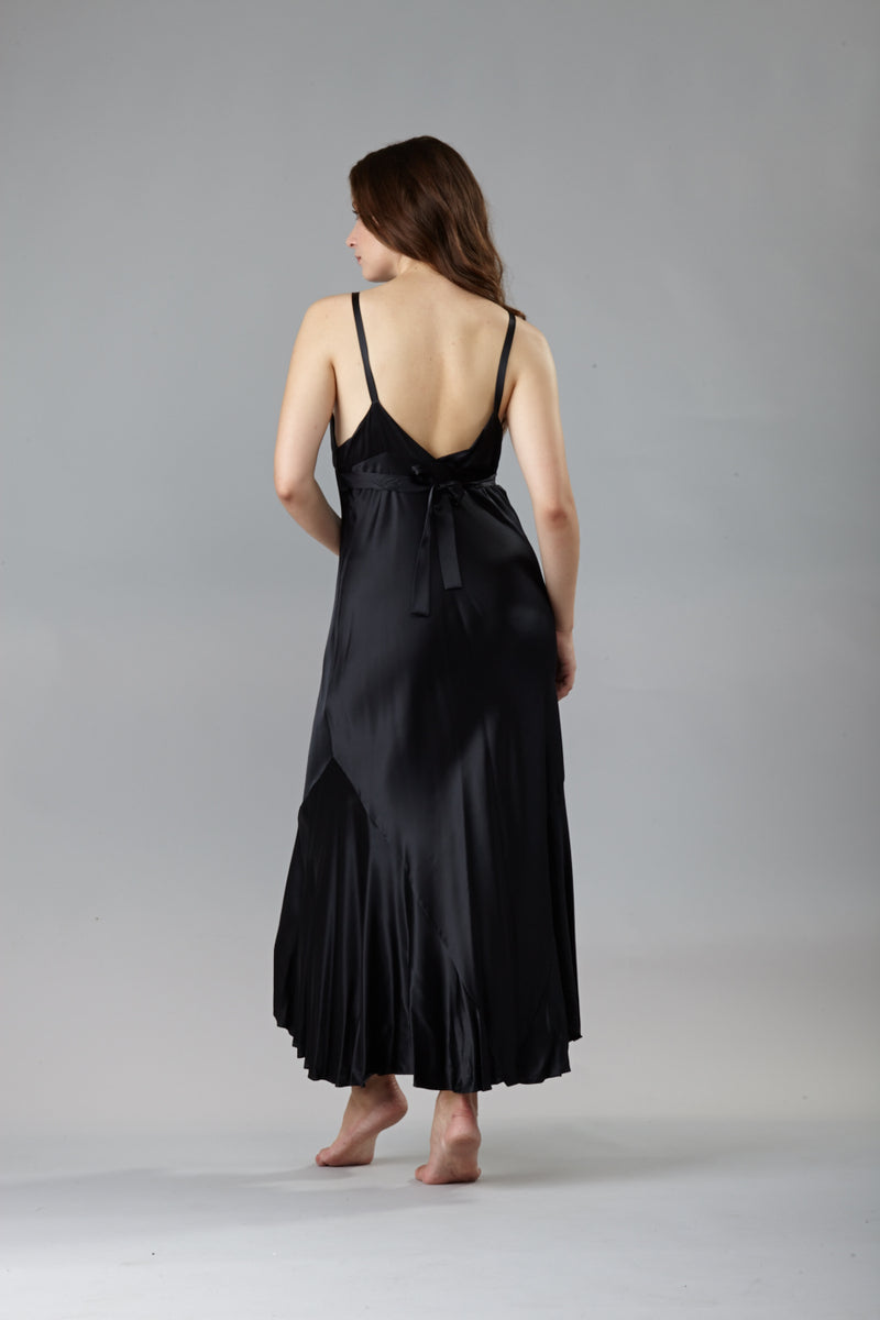 210 Biais cut nightgown
