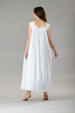 1502 - Pretty long gown